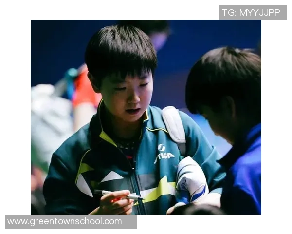 足球明星积极互动与粉丝分享心声的温暖瞬间 足球明星积极互动与粉丝分享心声的温暖瞬间