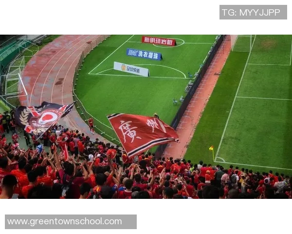 广州与成都足球队对抗赛后分析个人能力表现与战术执行